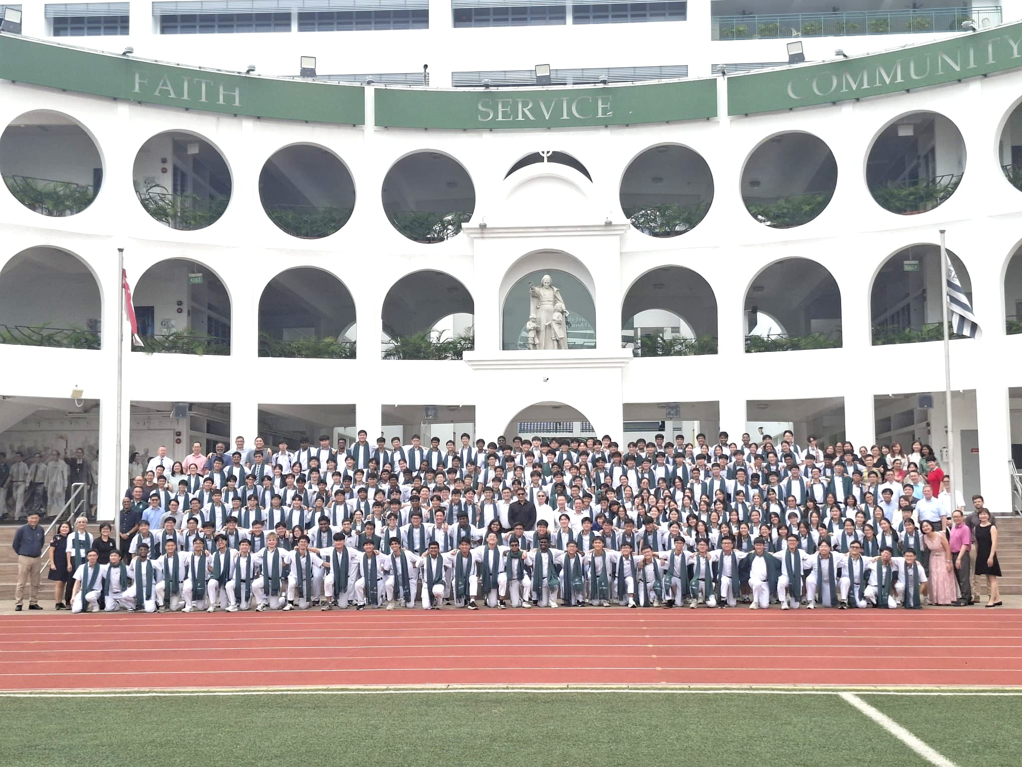 The Year 6 cohort photo